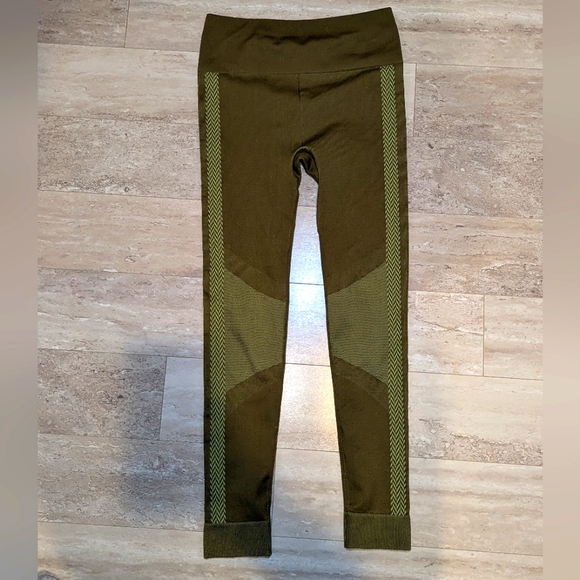 Fabletics Leggings (Size: M) - Picture 2 of 5